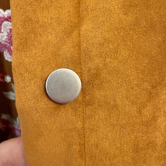 Savanna Jane Tan Faux Suede Jacket with Floral Embroidery NWT Size L - Picture 9 of 10